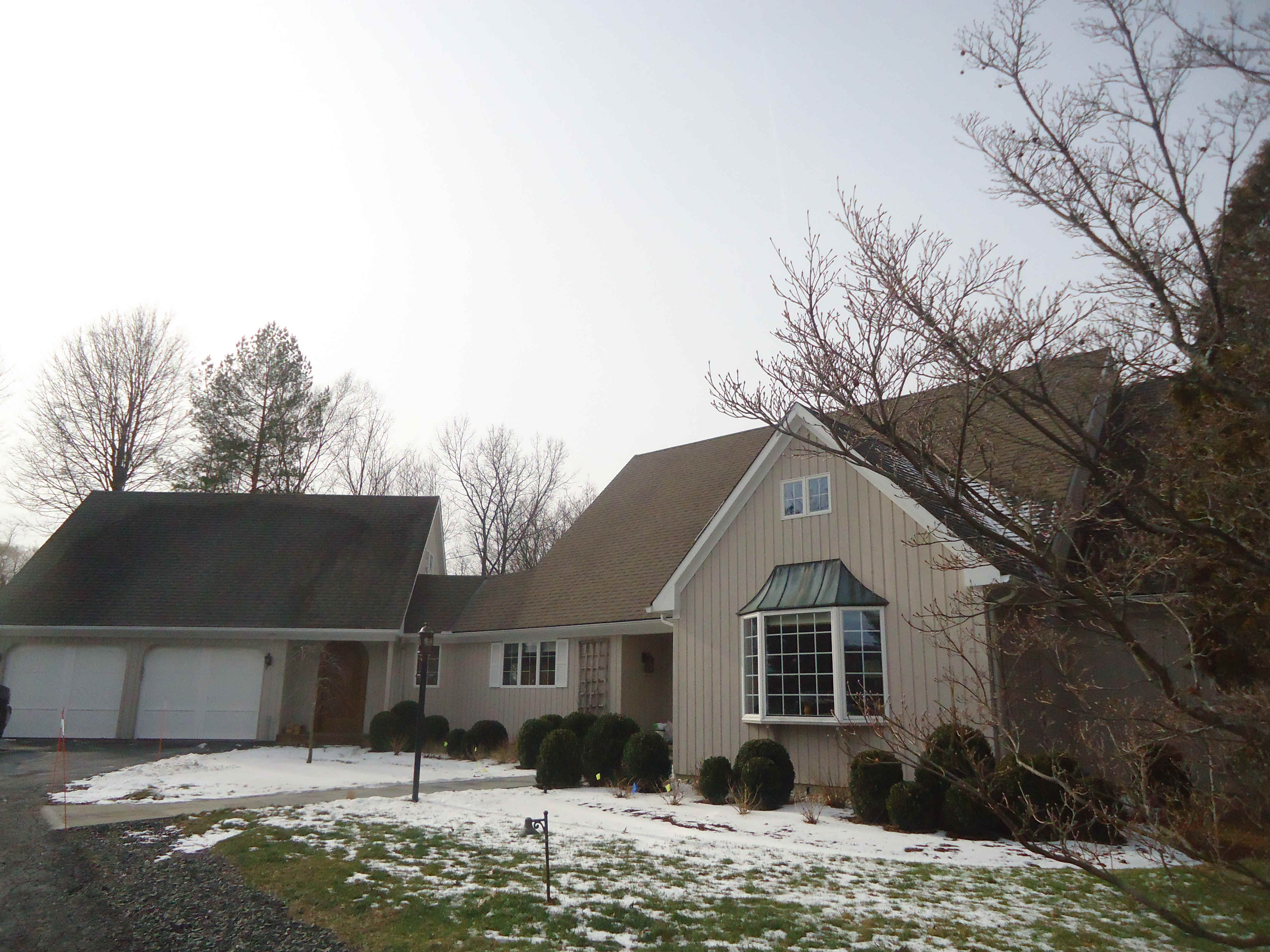 Building photograph for 136 CURTIS RD